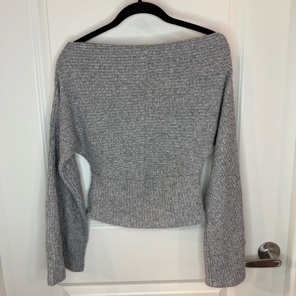 Free People Crazy on You Gray OffShoulder Crop Bell-Sleeve Sweater Women’s Small - Picture 6 of 9